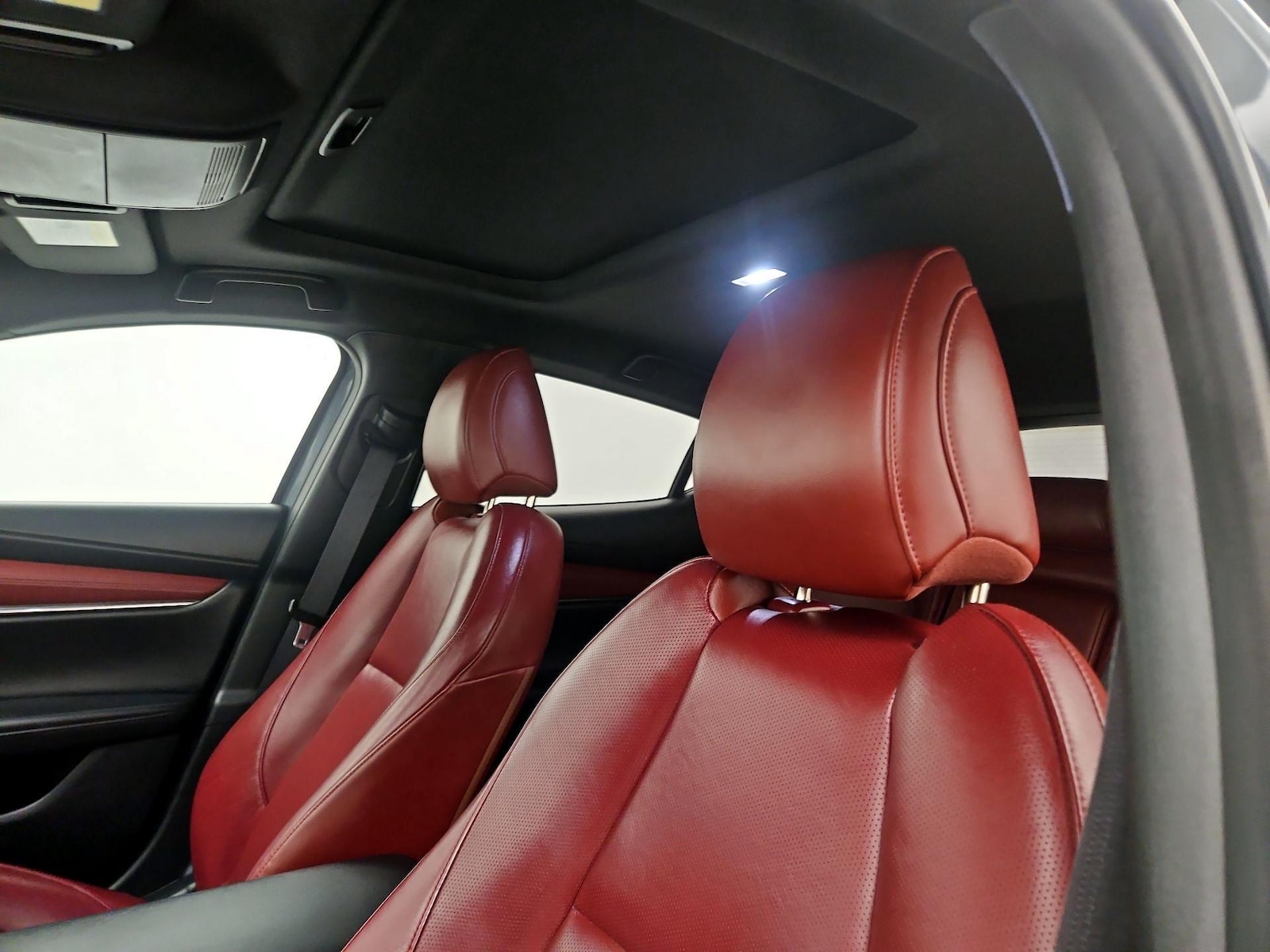 Sunroof(s) & Overhead Airbags