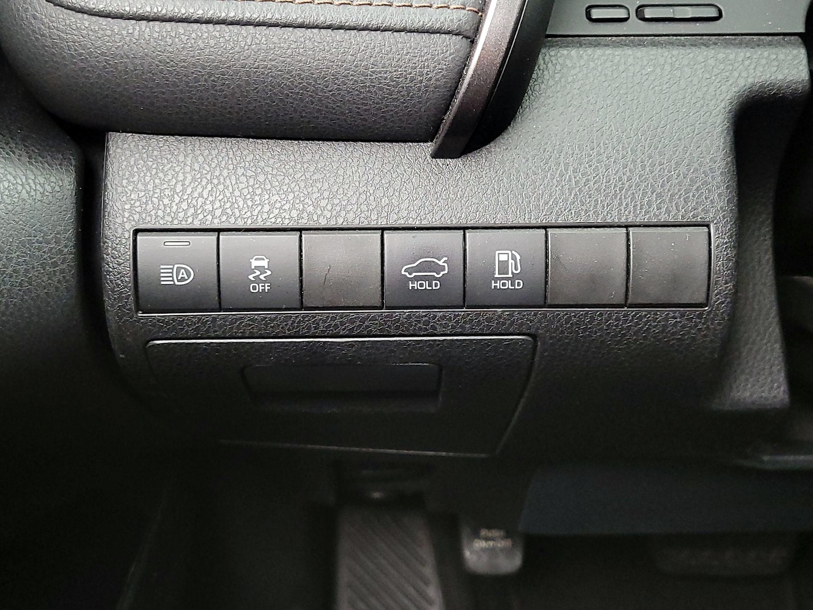 2020 Toyota Camry LE - Photo 14