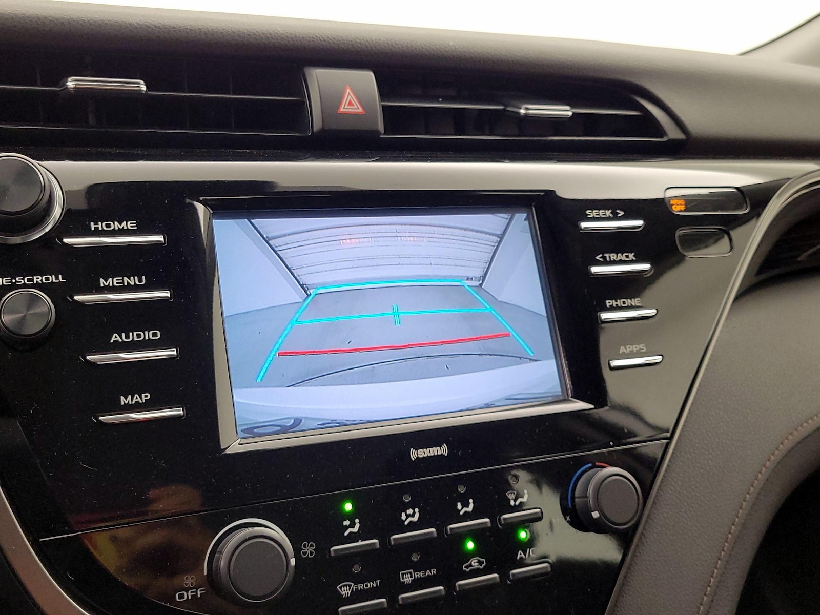 2020 Toyota Camry LE - Photo 15