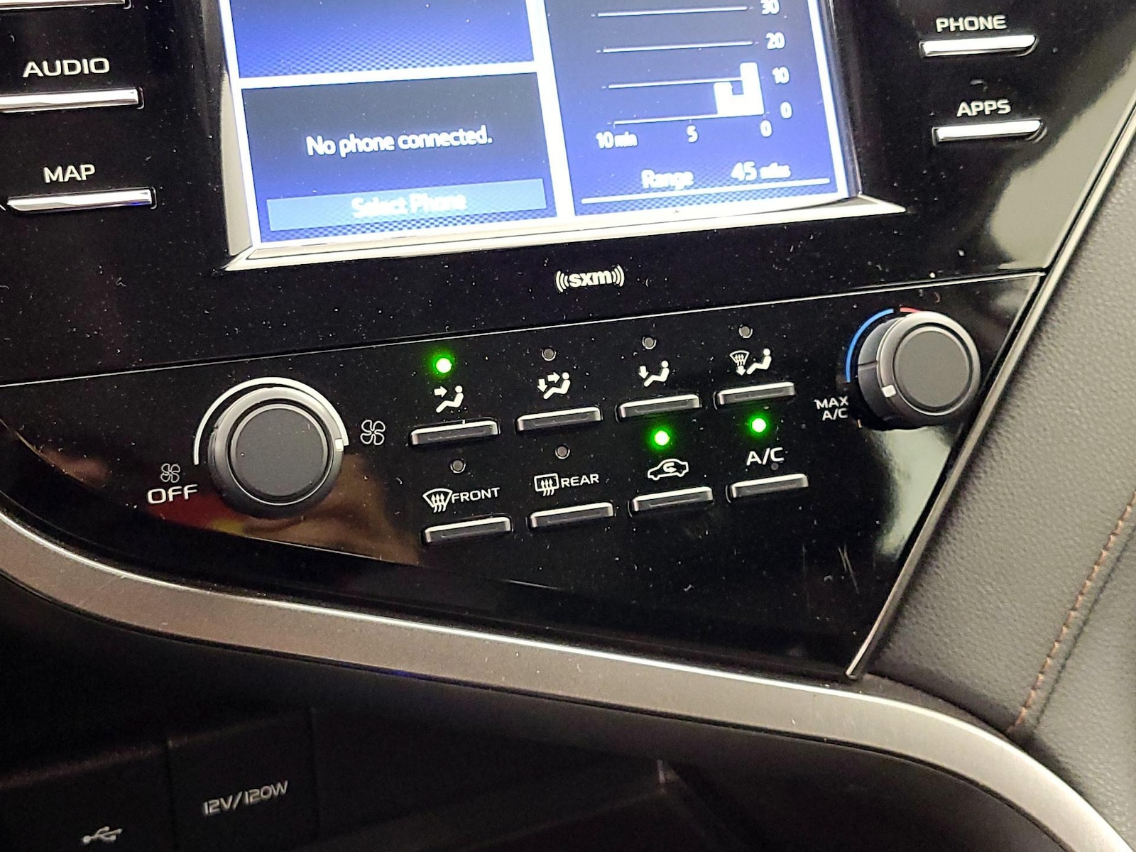2020 Toyota Camry LE - Photo 17