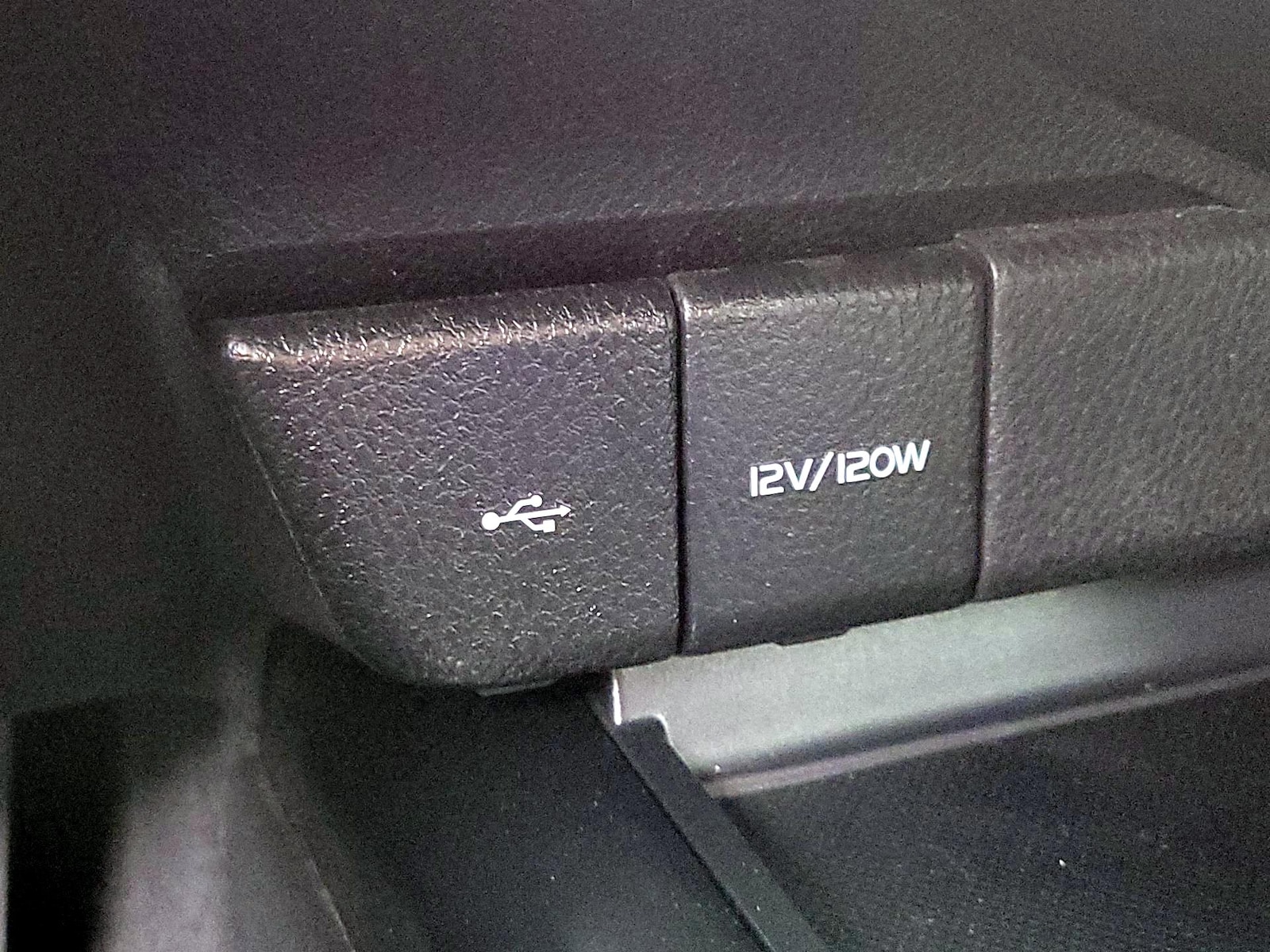 2020 Toyota Camry LE - Photo 19