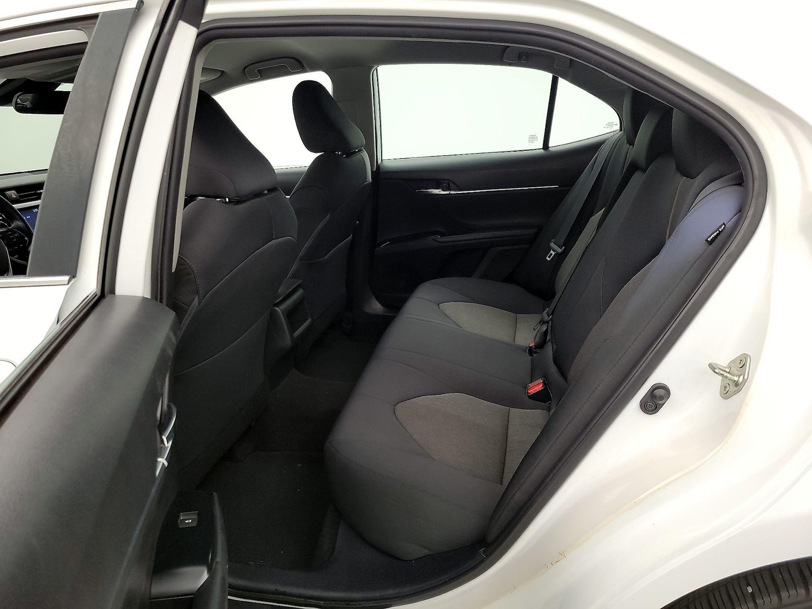 2020 Toyota Camry LE - Photo 20