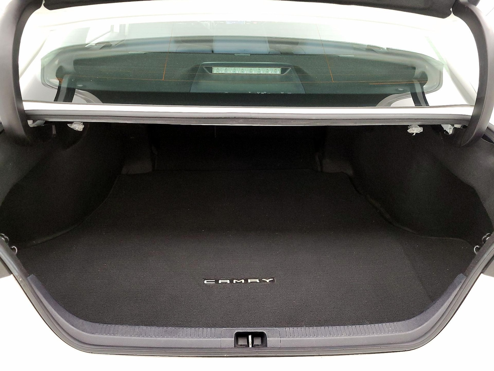 2020 Toyota Camry LE - Photo 21