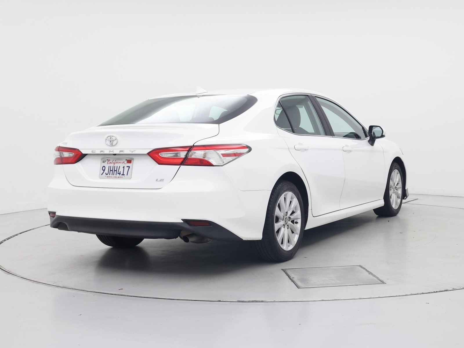 2020 Toyota Camry LE - Photo 9