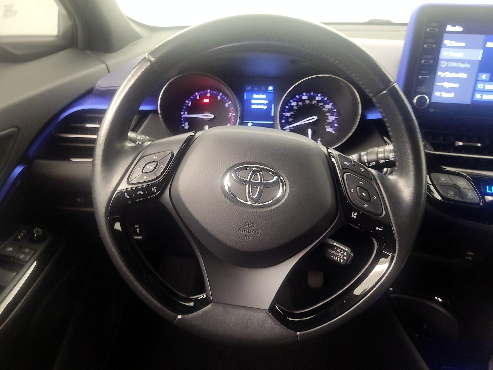 2021 Toyota C-HR XLE - Photo 11