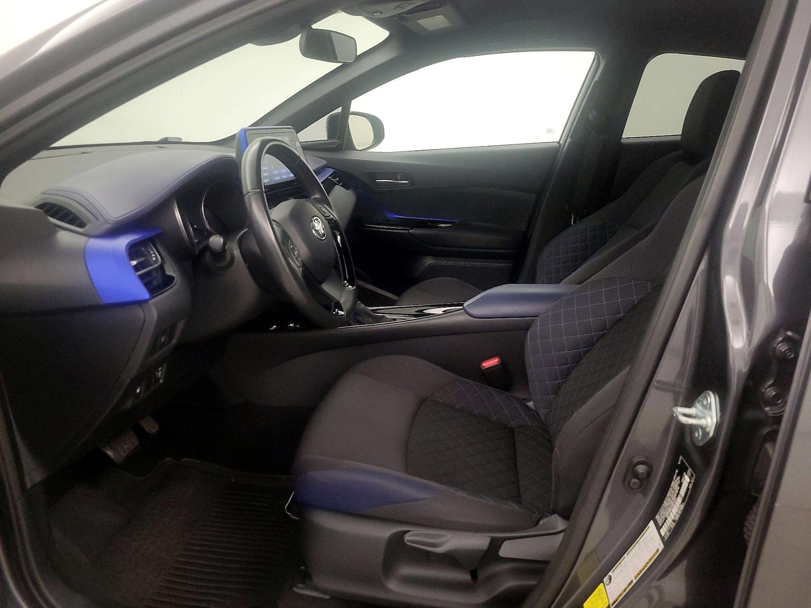 2021 Toyota C-HR XLE - Photo 12