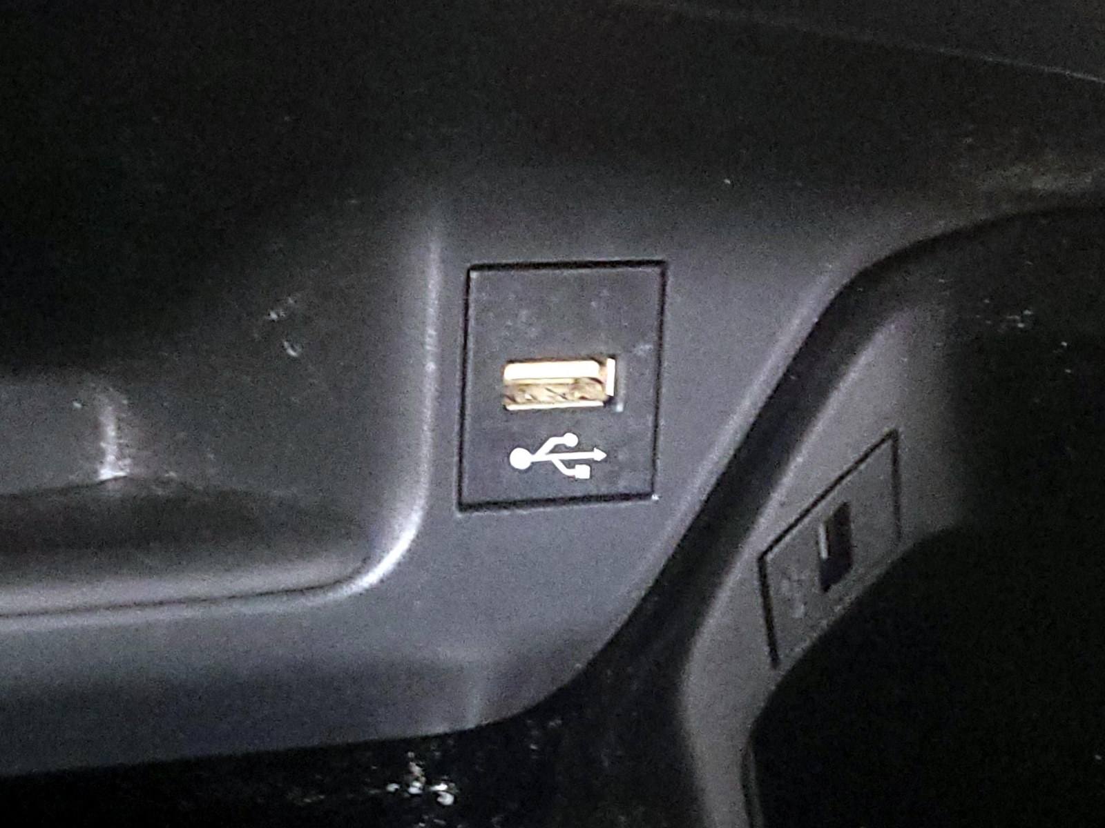 2021 Toyota C-HR XLE - Photo 19