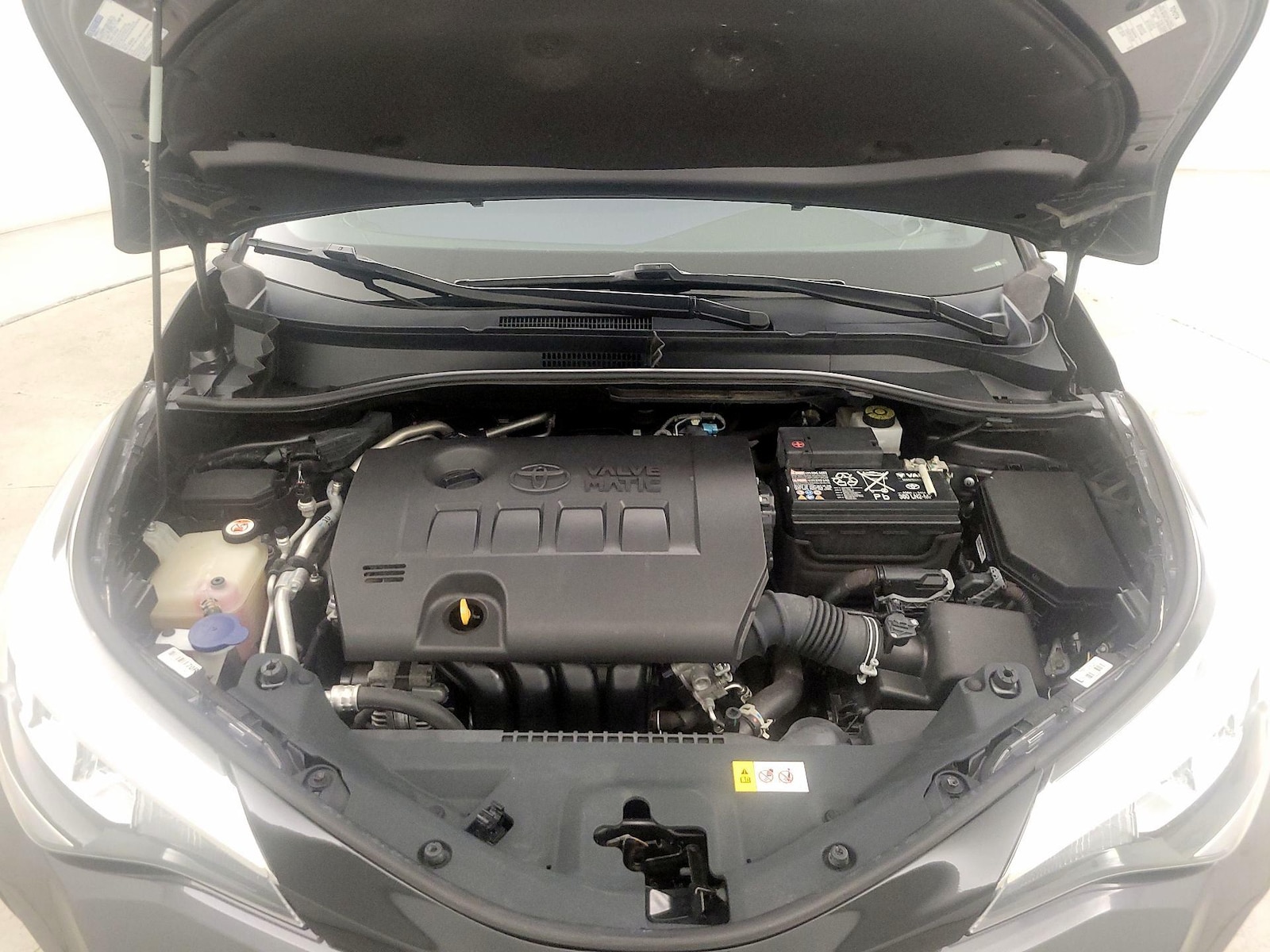 2021 Toyota C-HR XLE - Photo 23