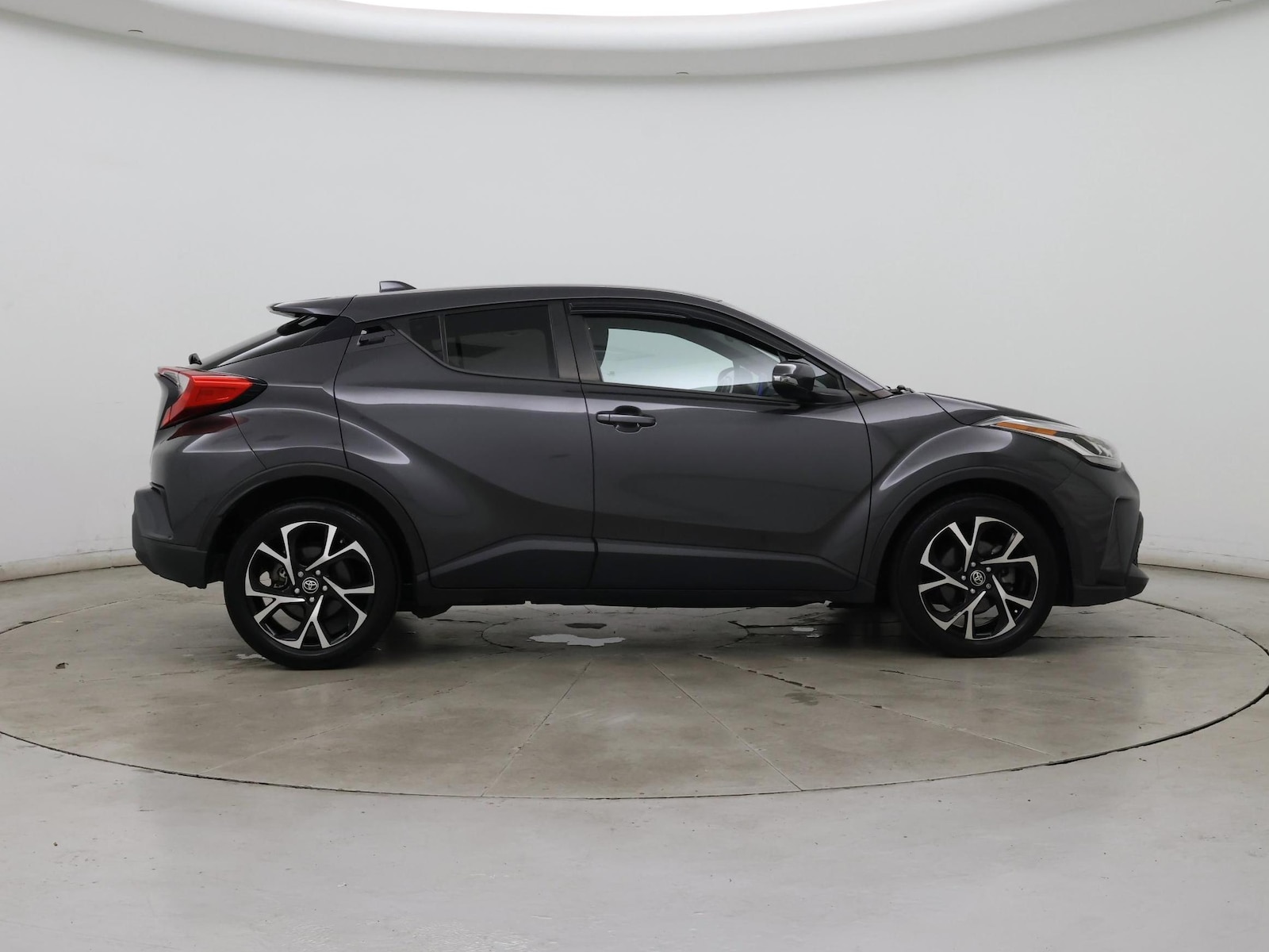 2021 Toyota C-HR XLE - Photo 8