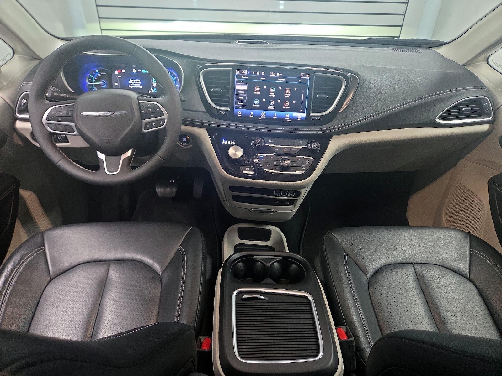 2022 Chrysler Pacifica Hybrid Touring L - Photo 10