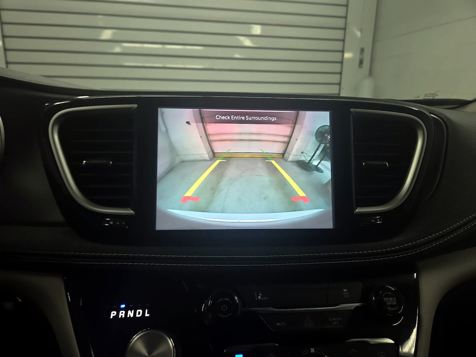 2022 Chrysler Pacifica Hybrid Touring L - Photo 15
