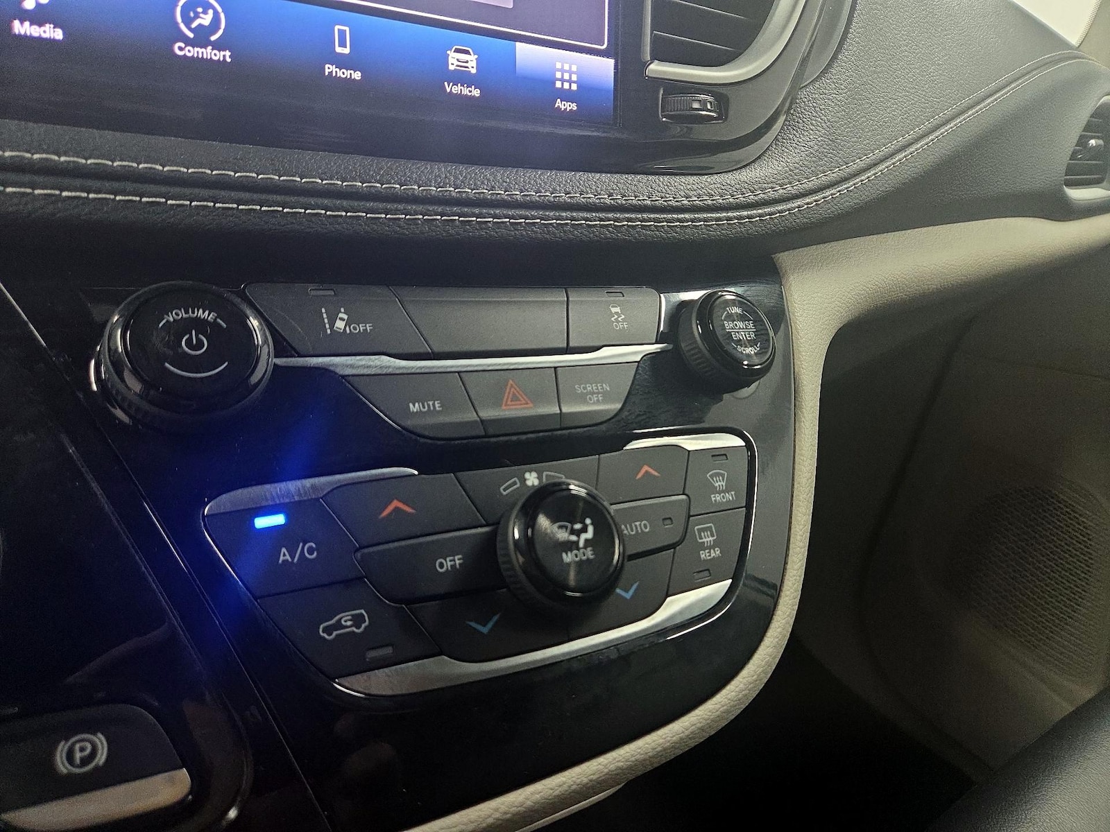 2022 Chrysler Pacifica Hybrid Touring L - Photo 17