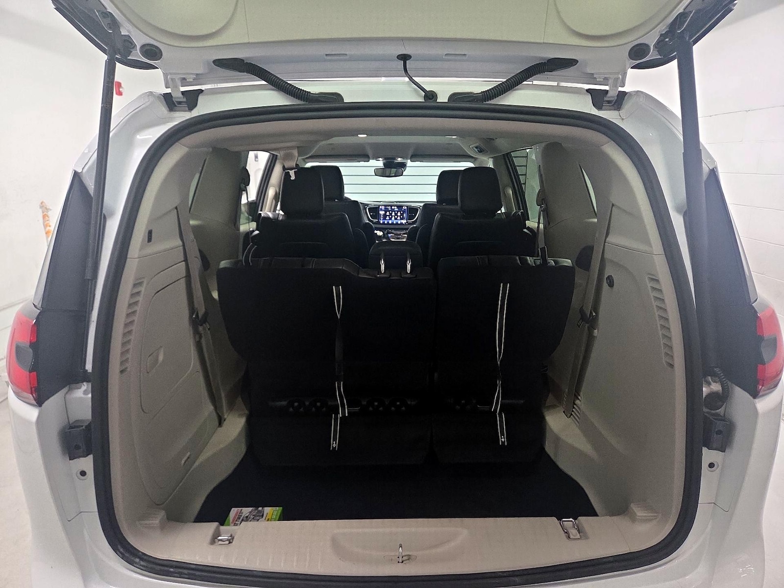 2022 Chrysler Pacifica Hybrid Touring L - Photo 22