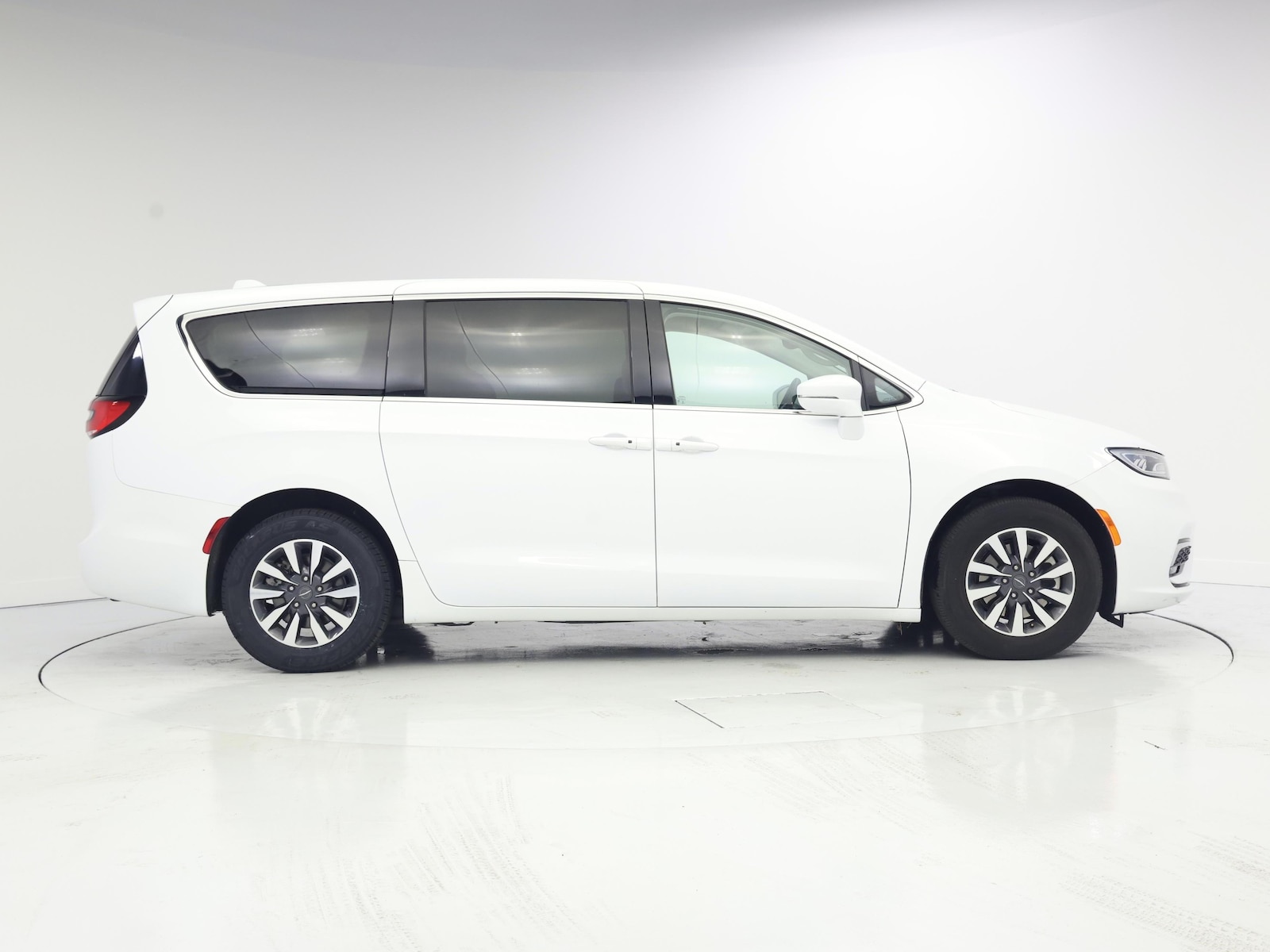 2022 Chrysler Pacifica Hybrid Touring L - Photo 8