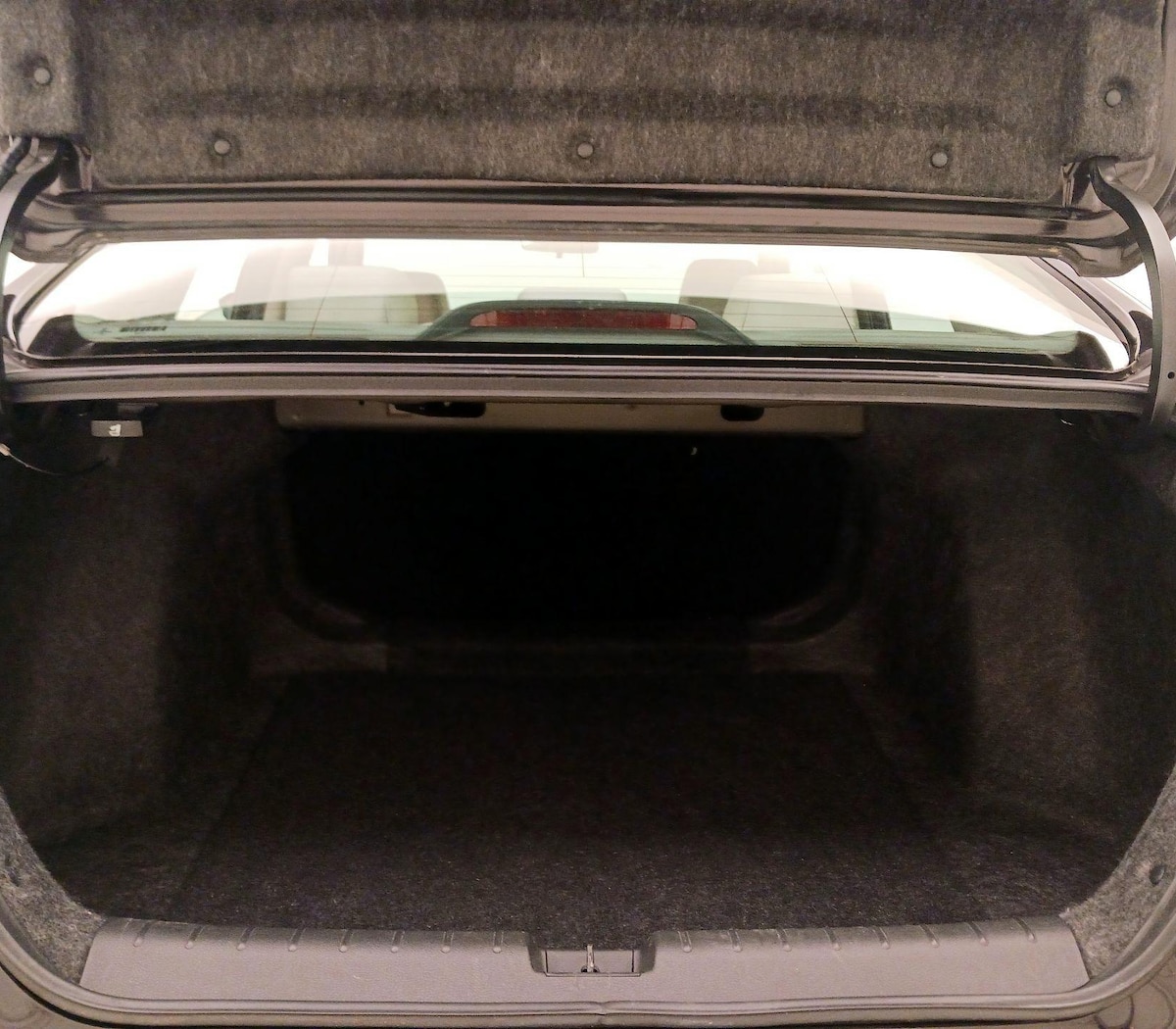 Trunk/Cargo (Seats Up)