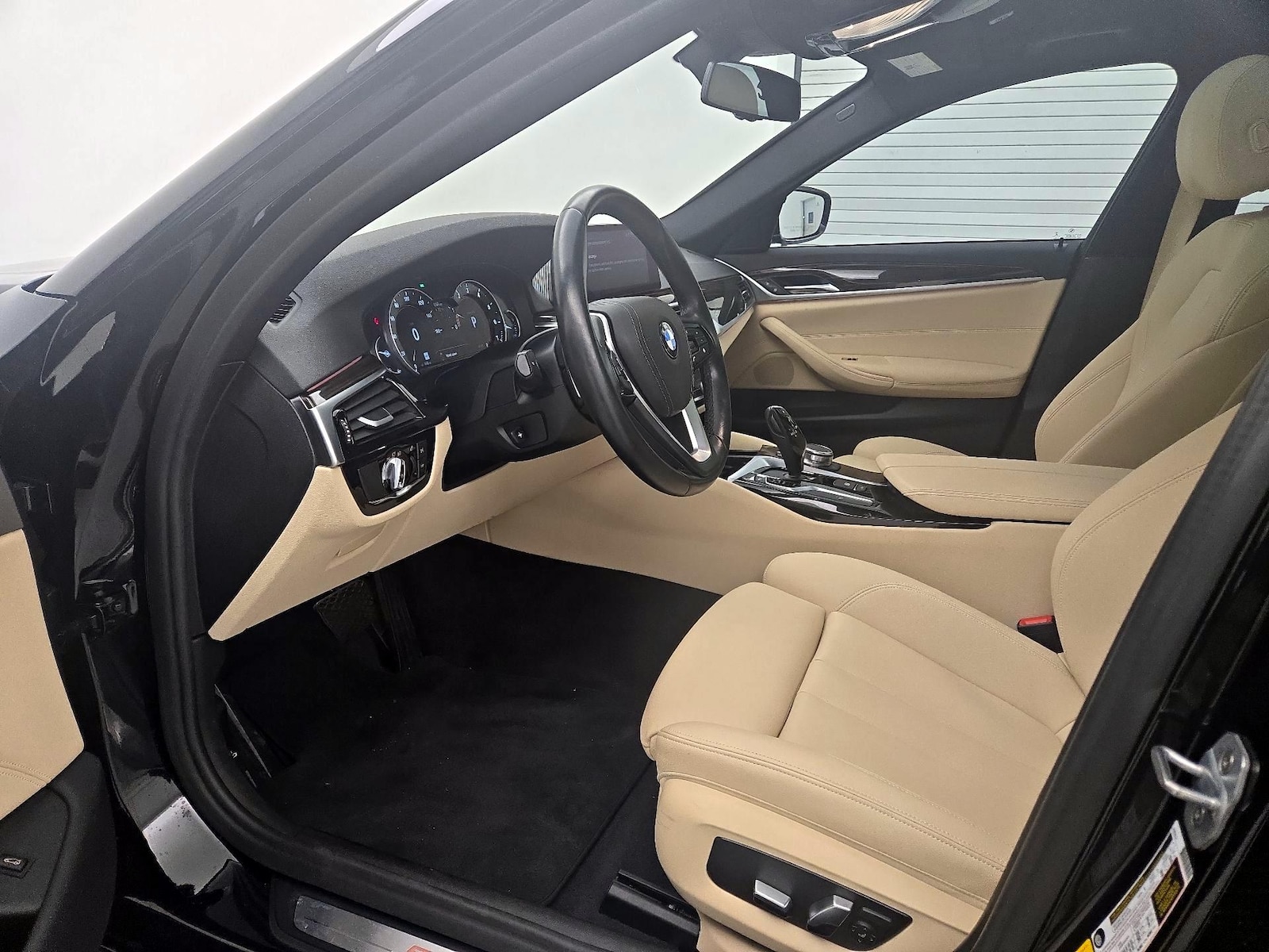 2019 BMW 5 Series 530i - Photo 12