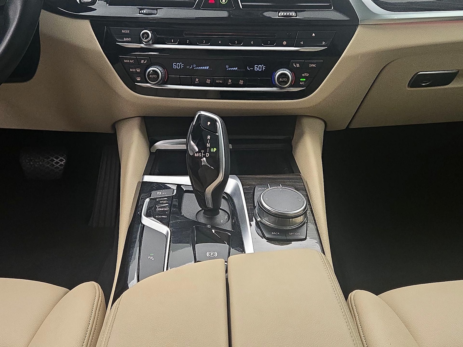 2019 BMW 5 Series 530i - Photo 19