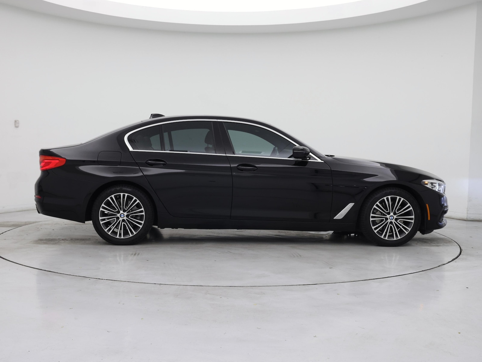 2019 BMW 5 Series 530i - Photo 8