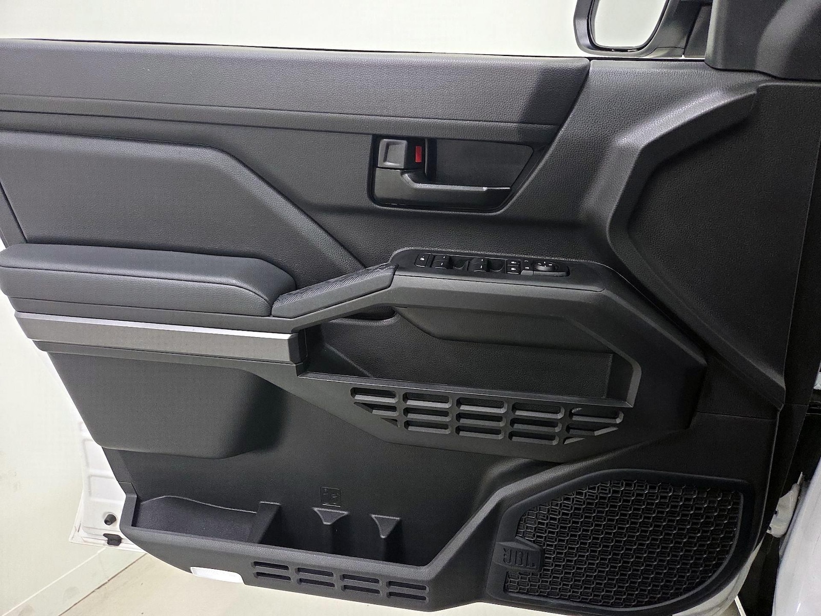 2024 Toyota Tacoma SR5 - Photo 13