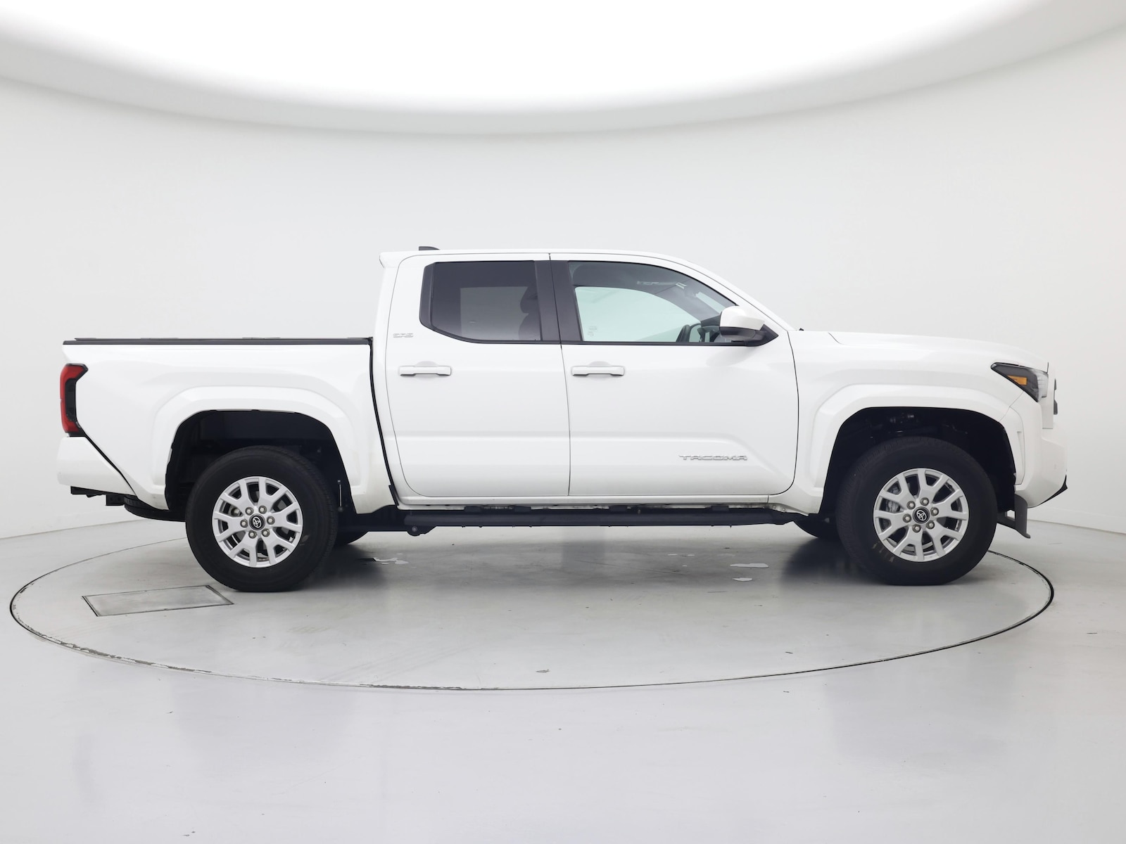 2024 Toyota Tacoma SR5 - Photo 8