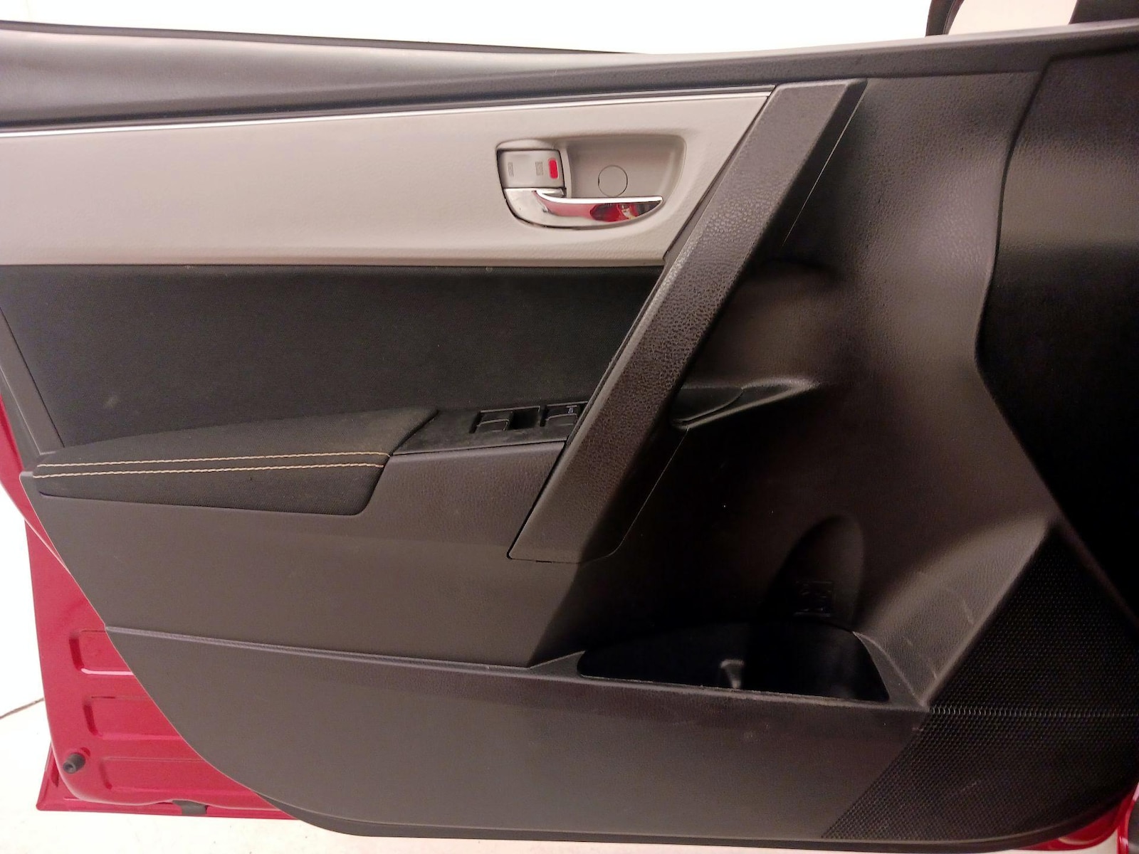2019 Toyota Corolla LE - Photo 13