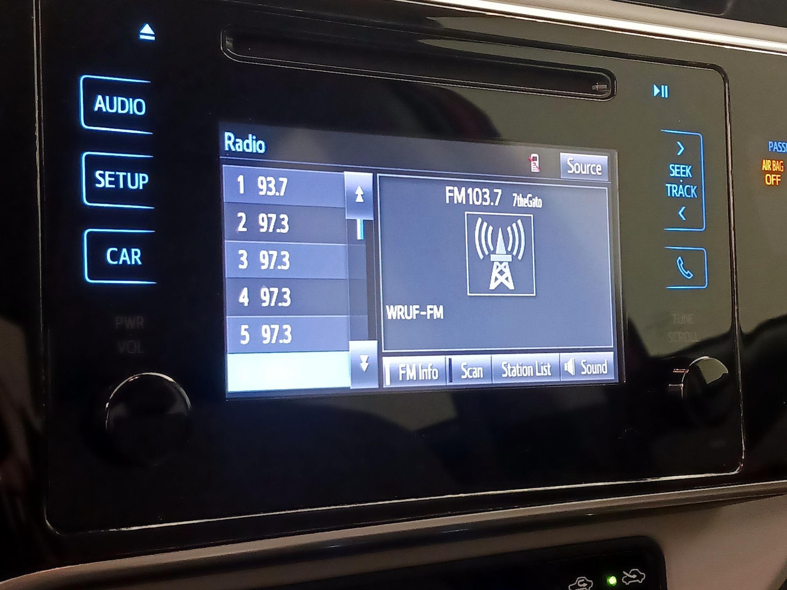 2019 Toyota Corolla LE - Photo 16