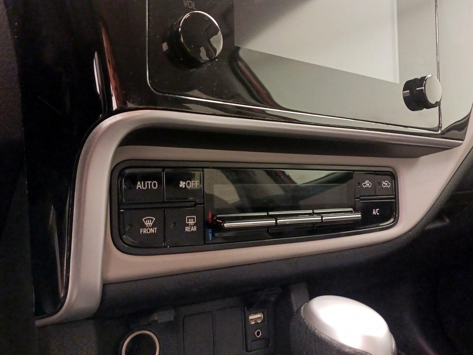 2019 Toyota Corolla LE - Photo 17