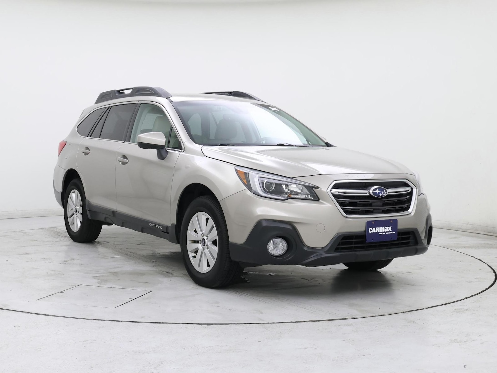 2019 Subaru Outback Premium - Photo 2