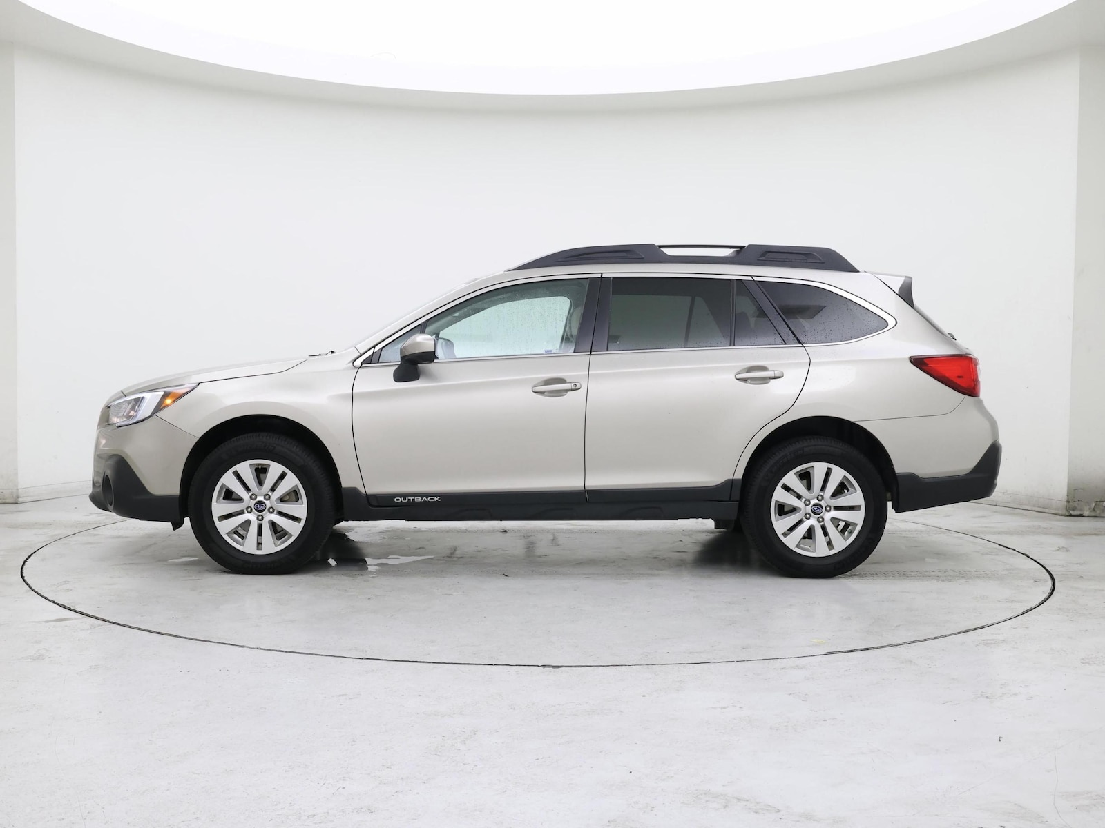 2019 Subaru Outback Premium - Photo 4
