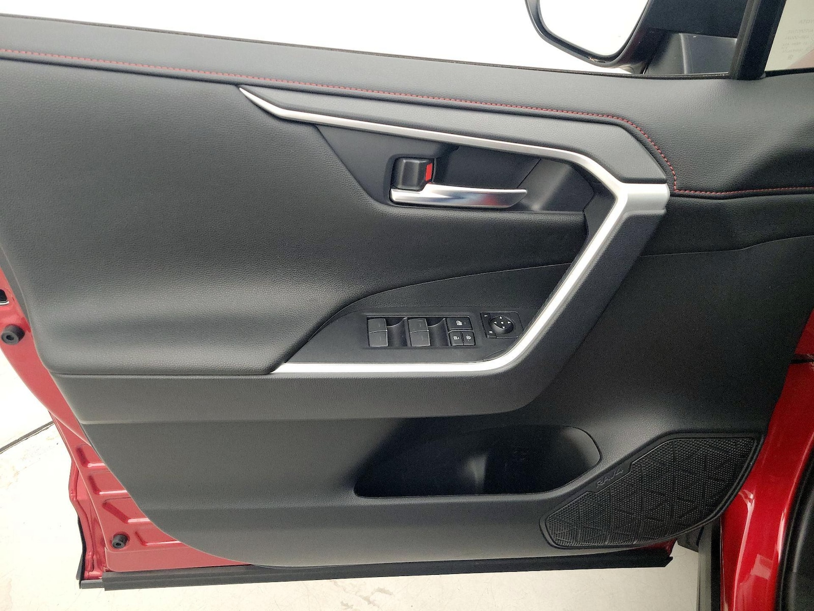 2024 Toyota RAV4 XSE - Photo 13