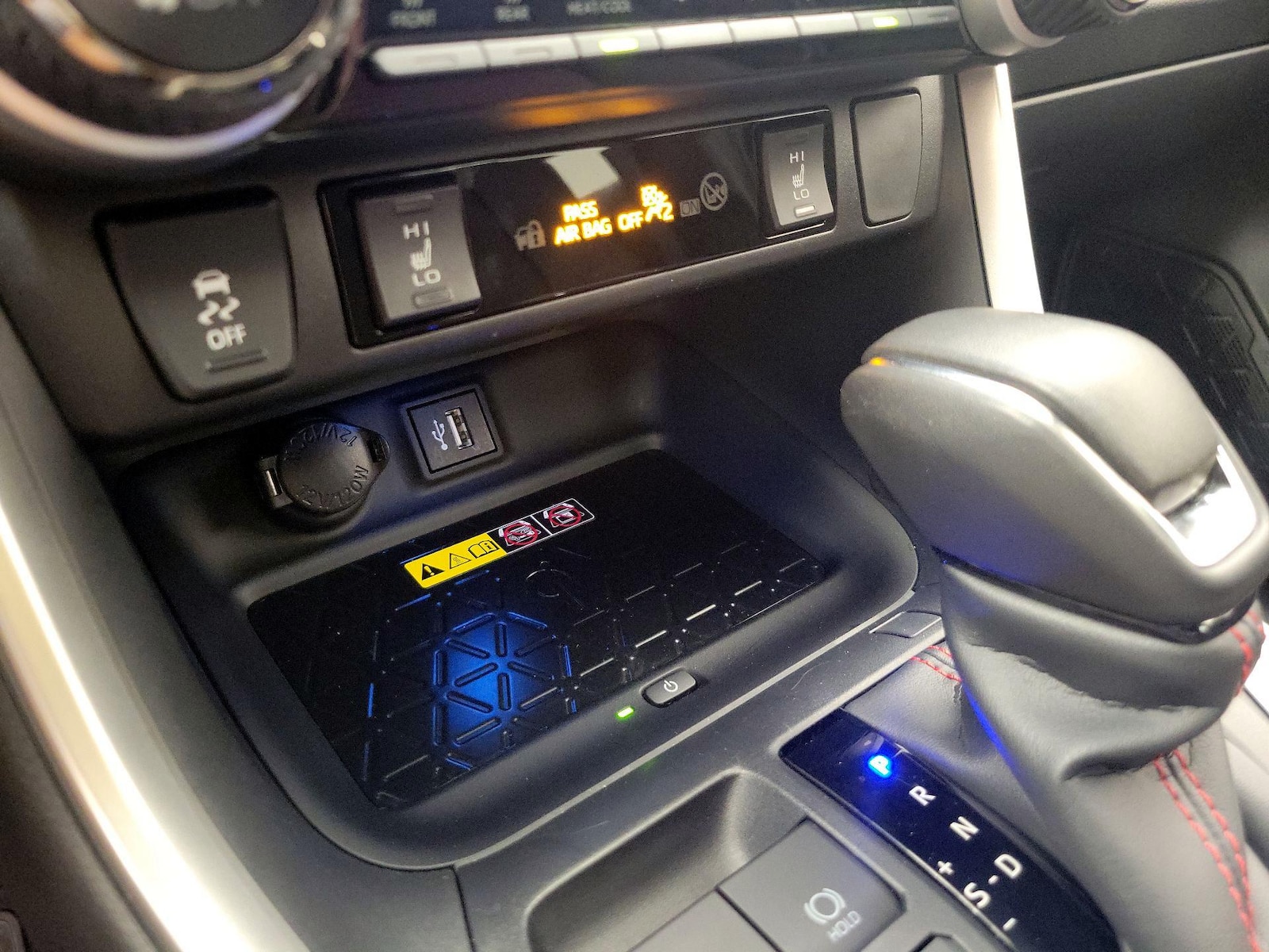 2024 Toyota RAV4 XSE - Photo 19