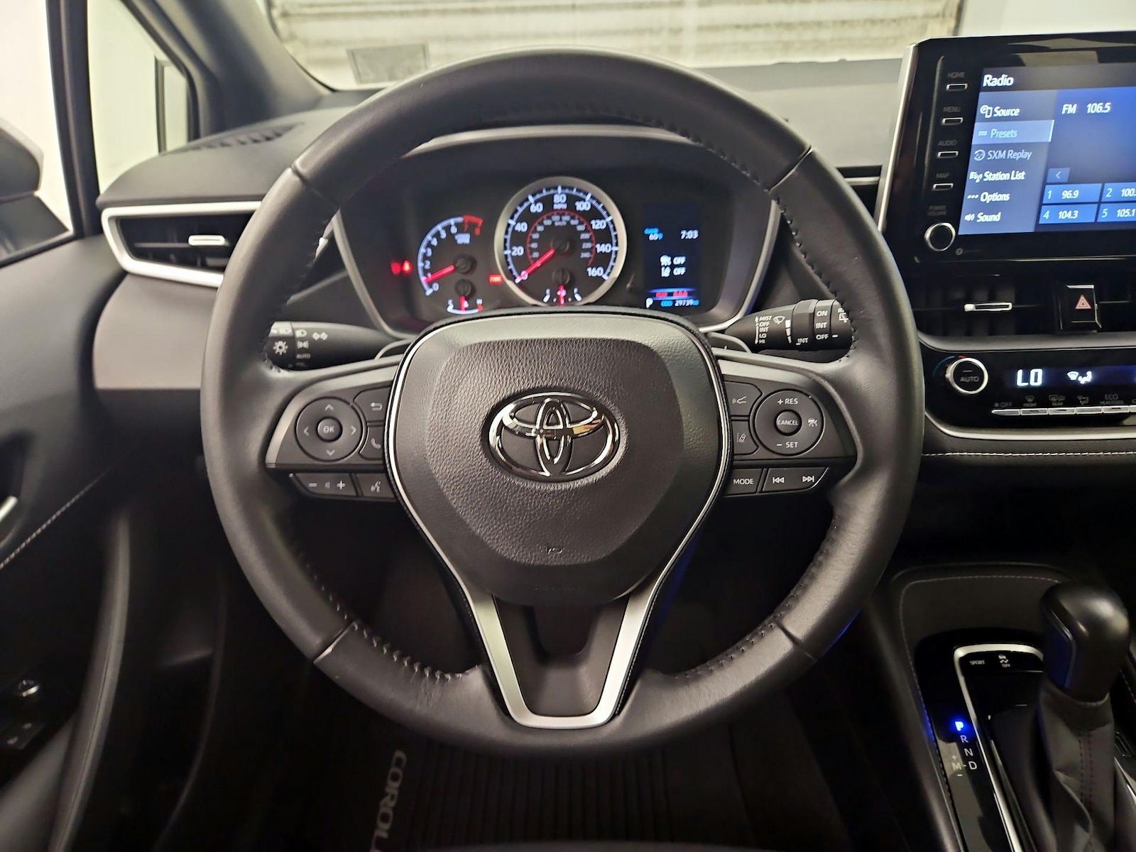 2021 Toyota Corolla Hatchback SE - Photo 11