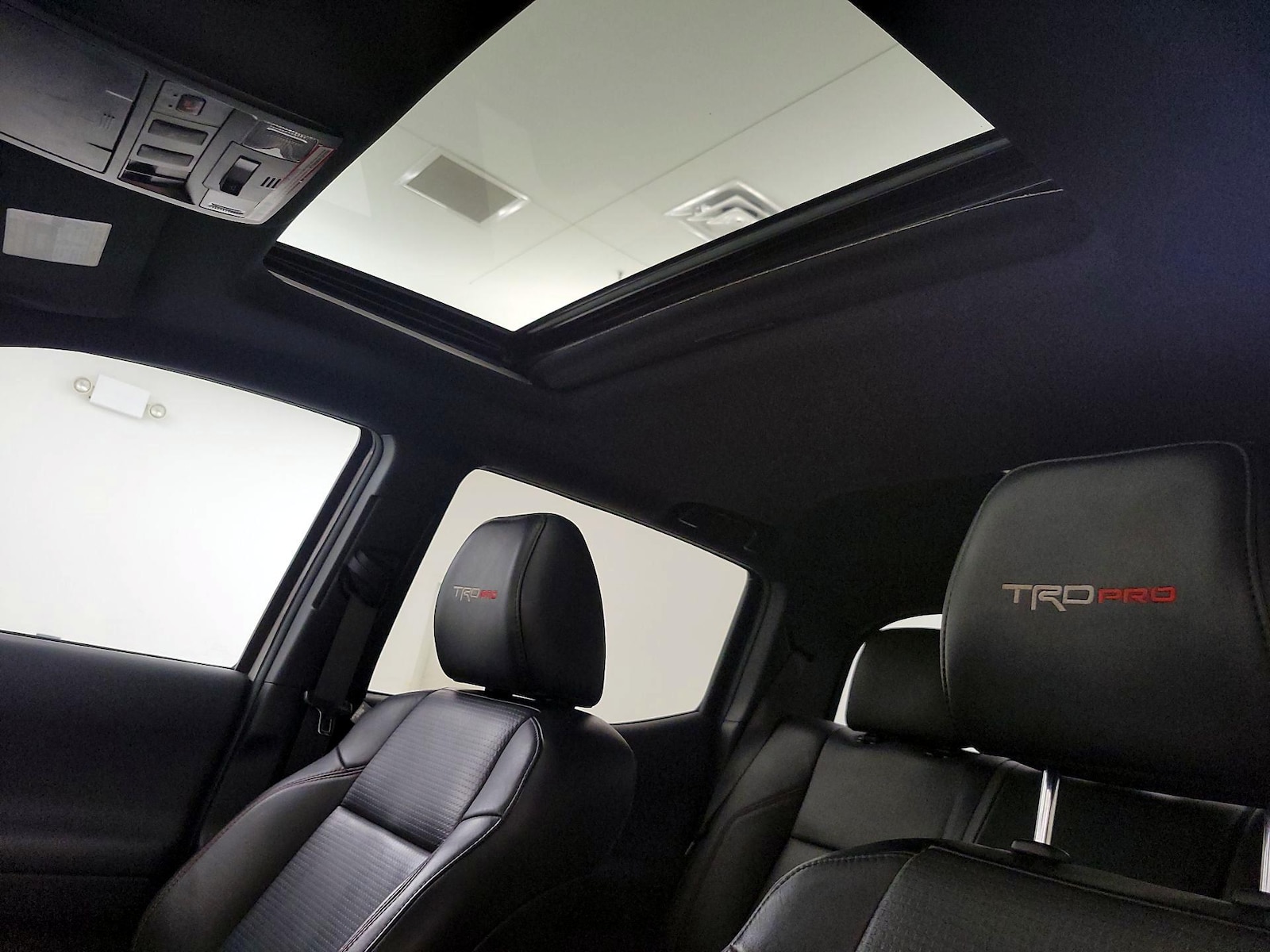 Sunroof(s) & Overhead Airbags