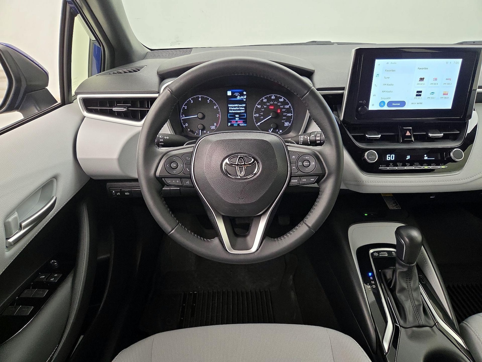 2024 Toyota Corolla Hatchback SE - Photo 11
