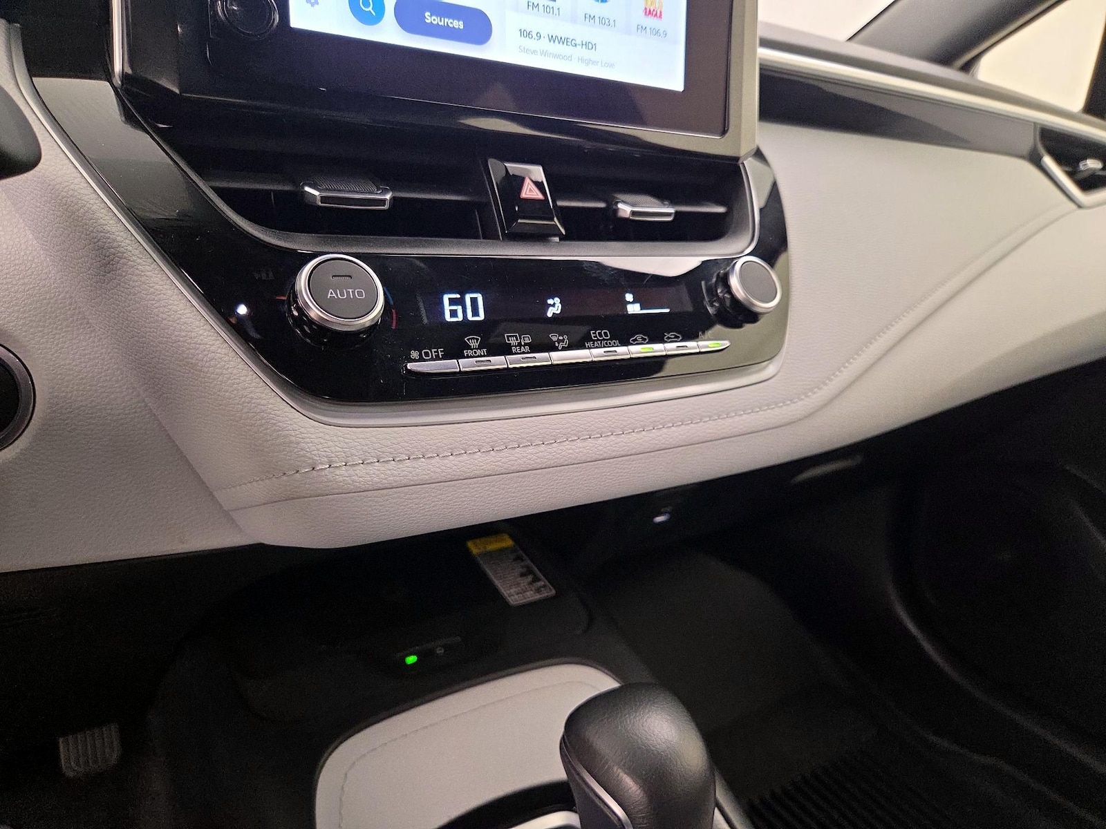 2024 Toyota Corolla Hatchback SE - Photo 17
