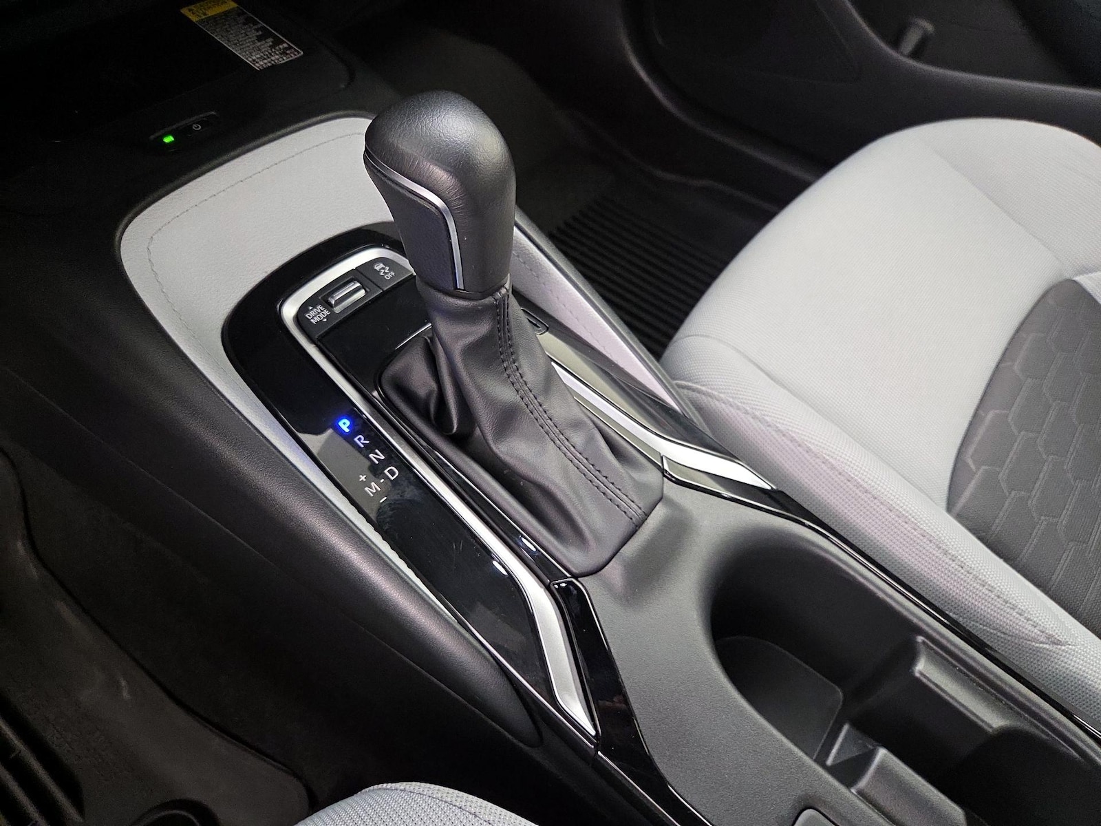2024 Toyota Corolla Hatchback SE - Photo 18