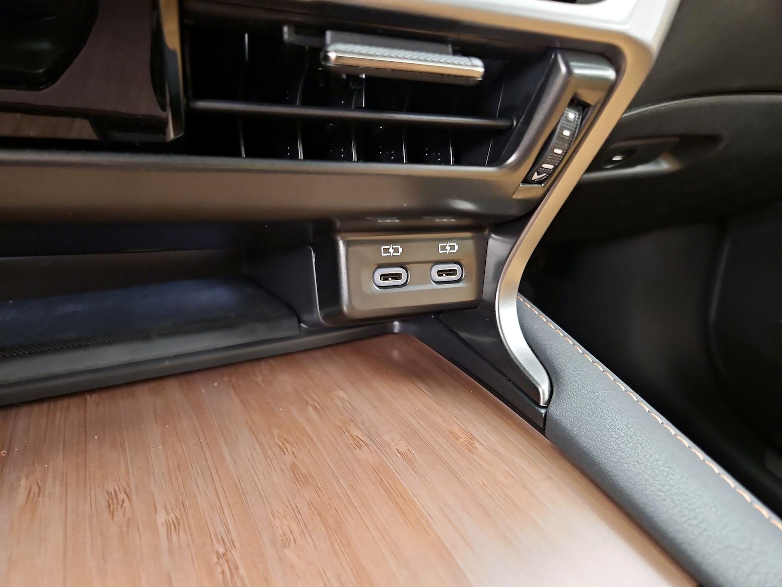 2026 Lexus RX 350 - Photo 19