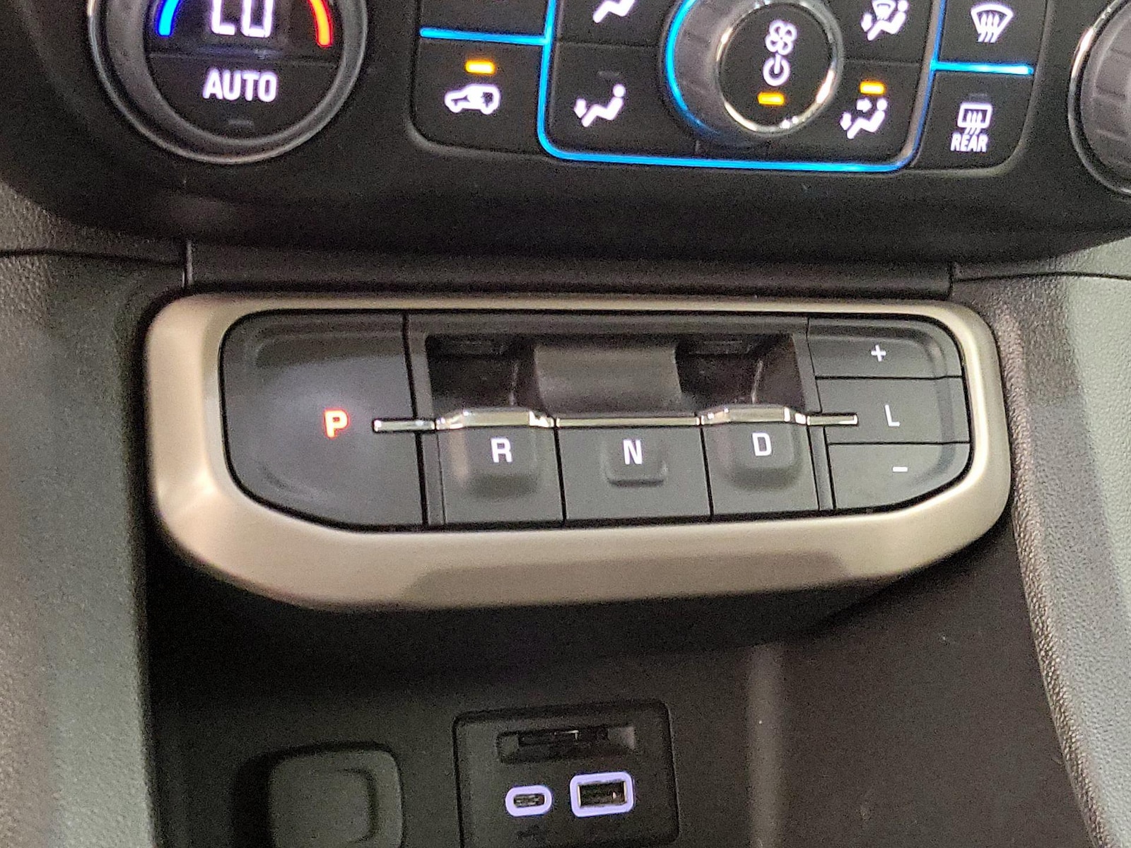 2023 GMC Acadia Denali - Photo 18