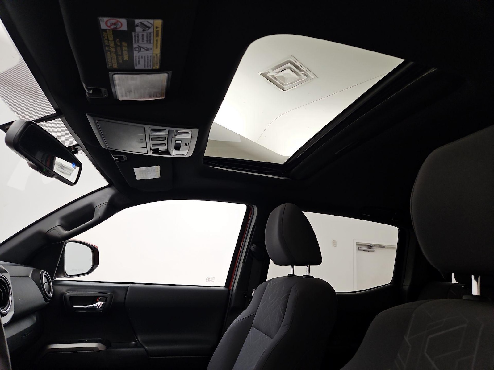 Sunroof(s) & Overhead Airbags