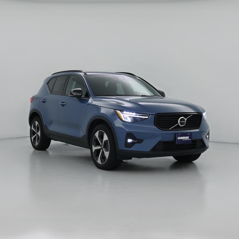2025 Volvo XC40 B5 Plus Dark Theme