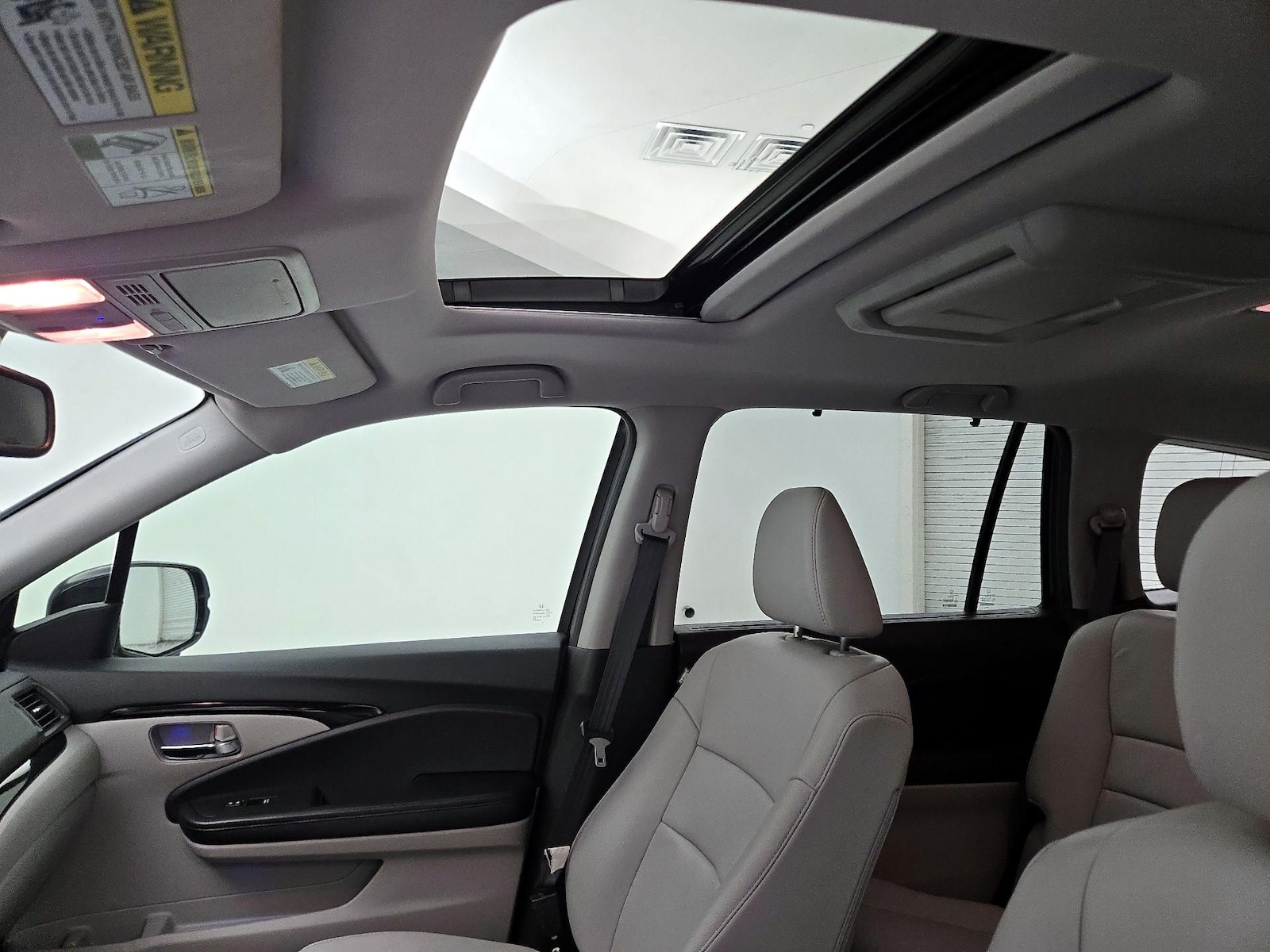 Sunroof(s) & Overhead Airbags