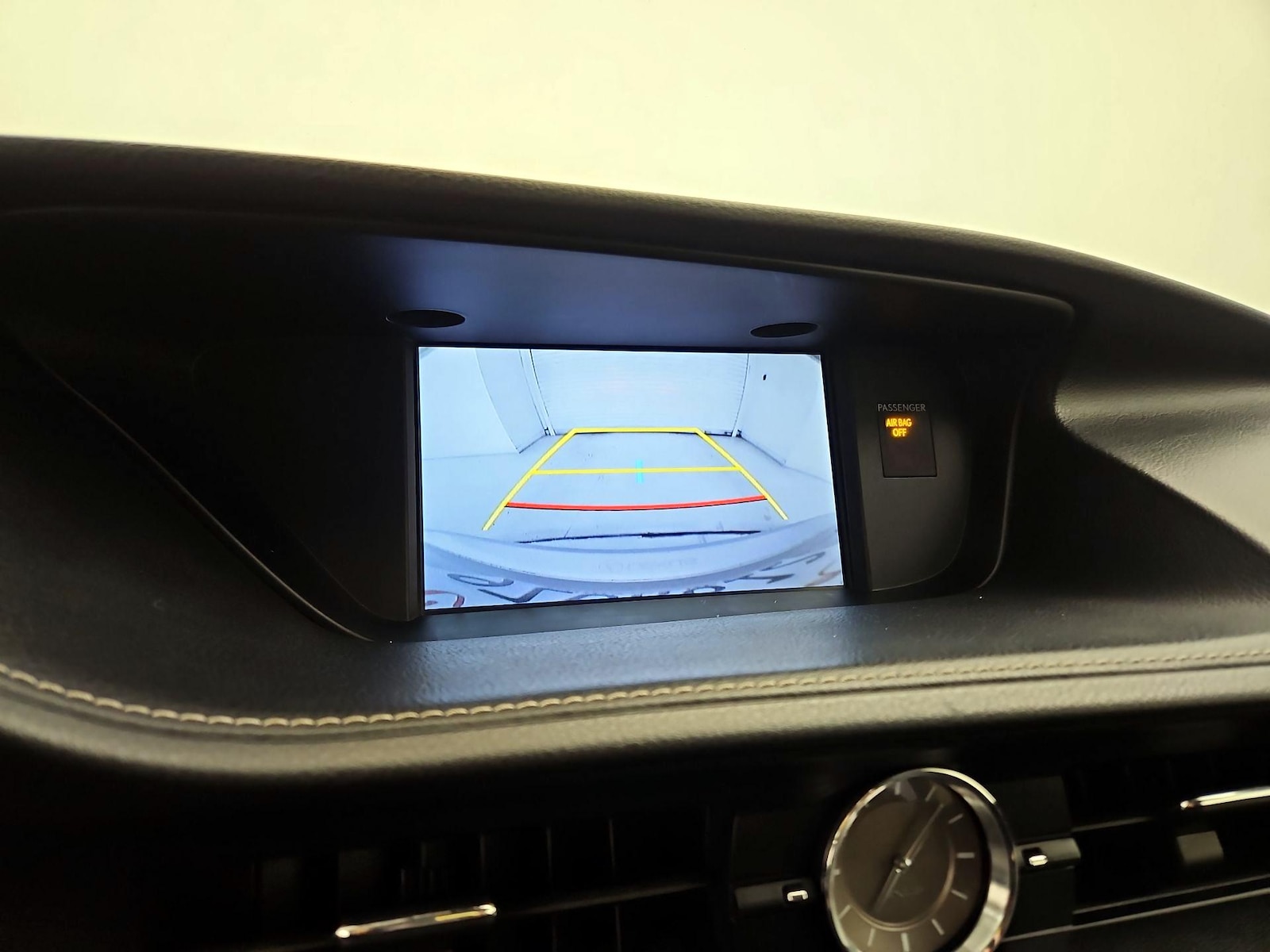 2015 Lexus ES 350 - Photo 16