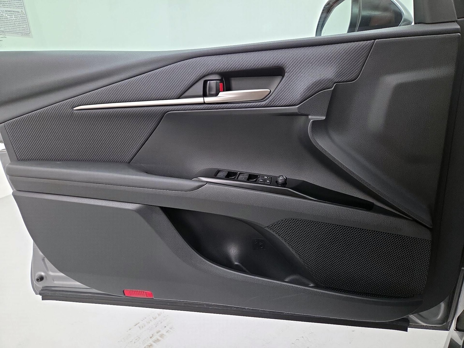2025 Toyota Camry SE - Photo 11