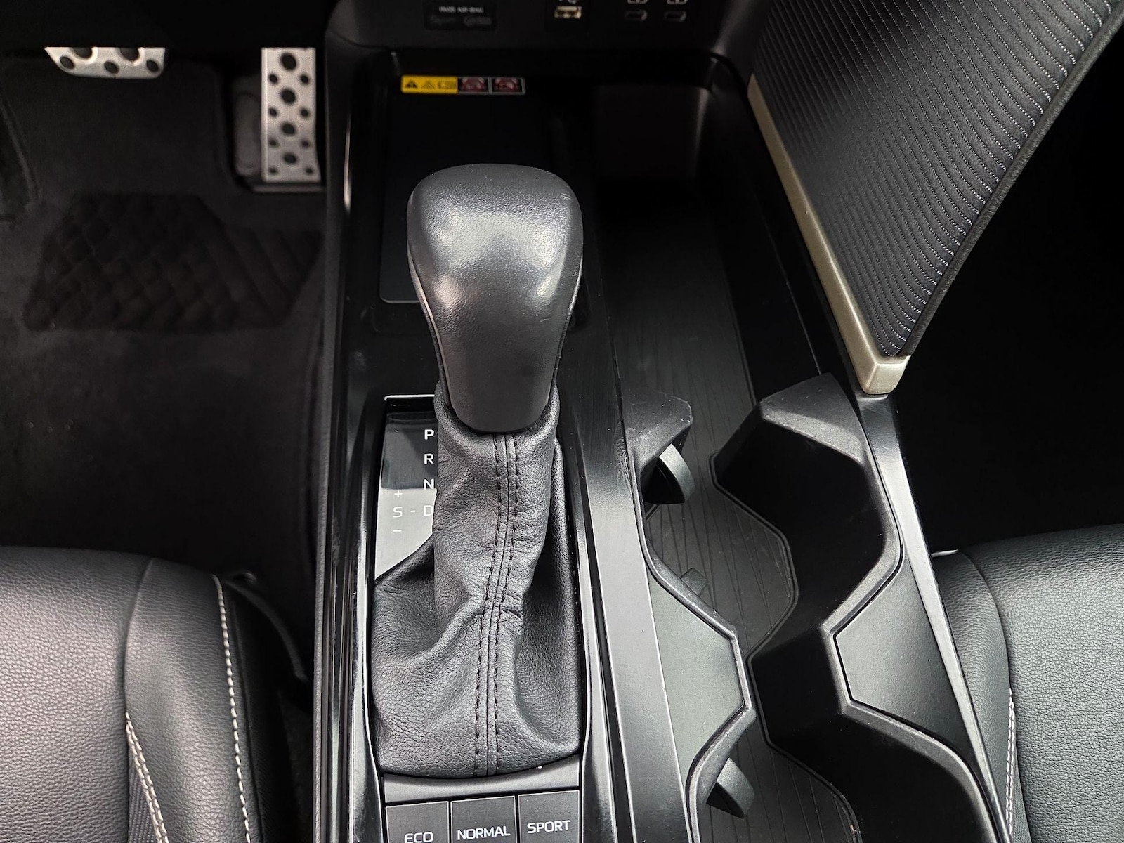 2025 Toyota Camry SE - Photo 16