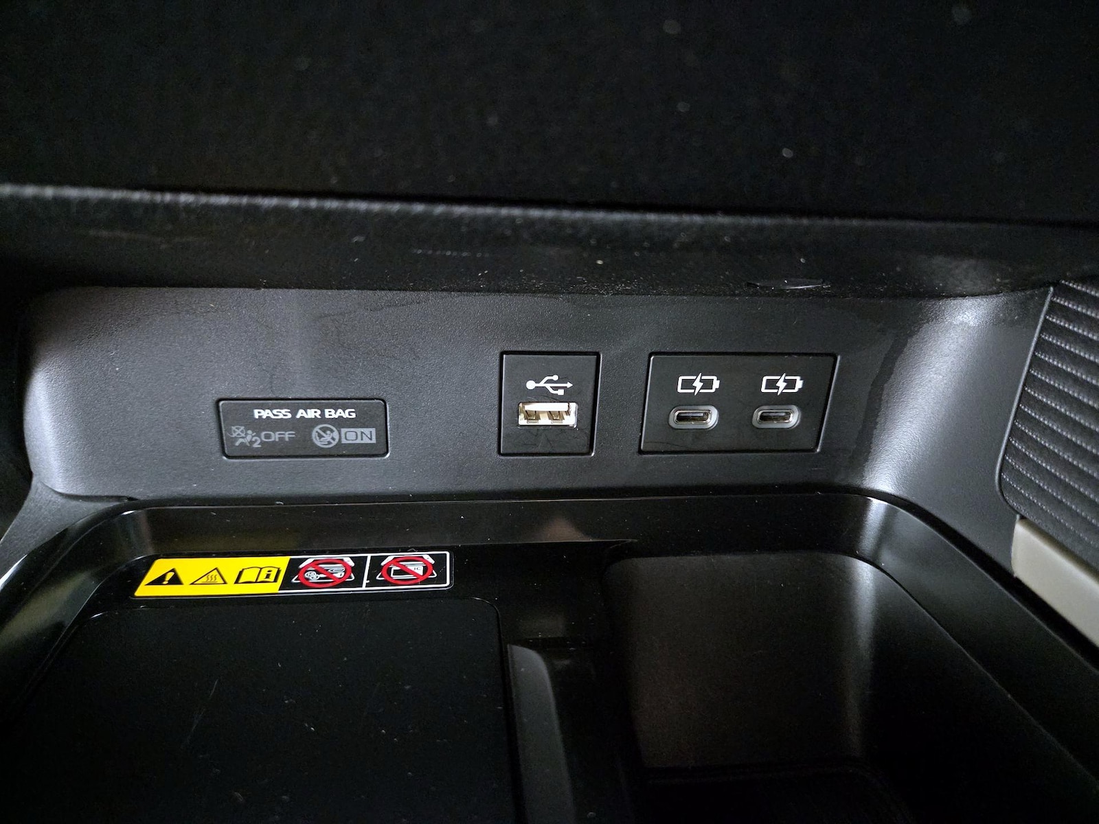 2025 Toyota Camry SE - Photo 17