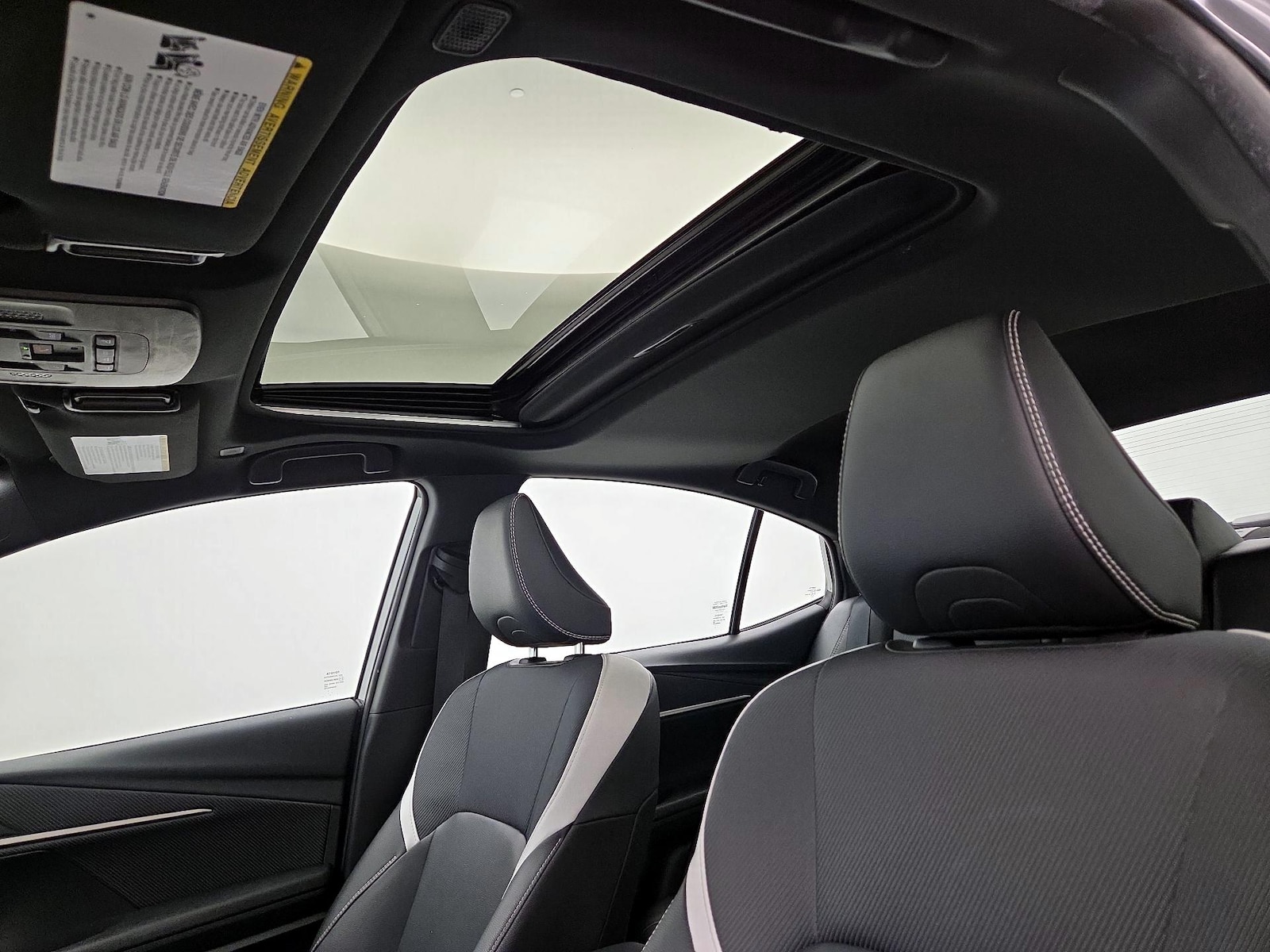 2025 Toyota Camry SE - Photo 18