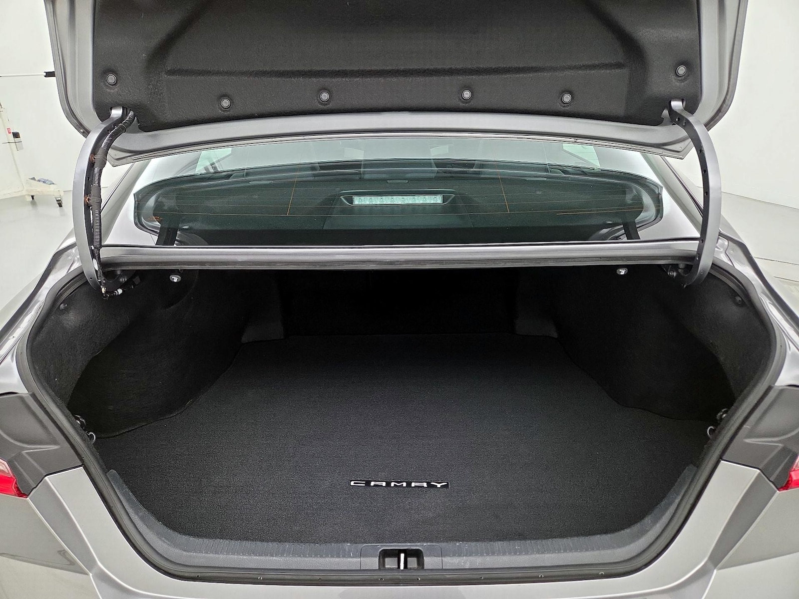 2025 Toyota Camry SE - Photo 20