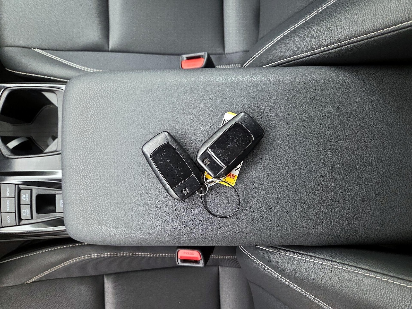 2025 Toyota Camry SE - Photo 22