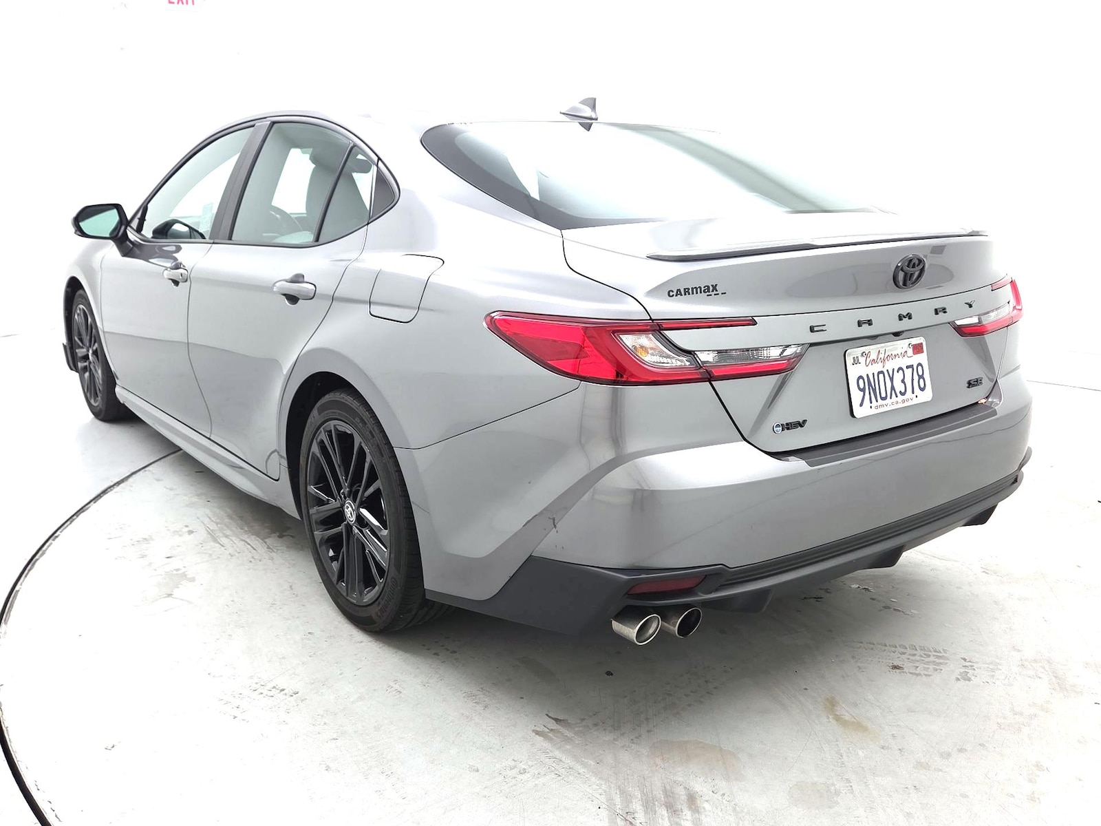 2025 Toyota Camry SE - Photo 7