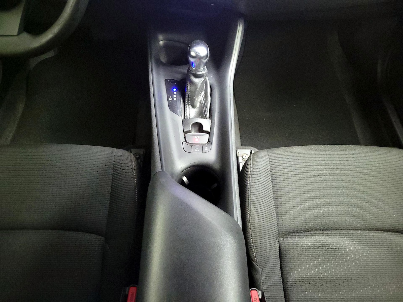 2019 Toyota C-HR LE - Photo 18